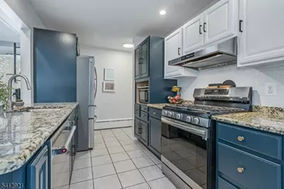 381 Dogwood Dr, Union Township, NJ 07083 - Photo 10