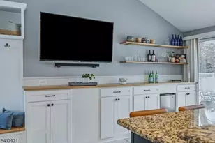 381 Dogwood Dr, Union Township, NJ 07083 - Photo 14