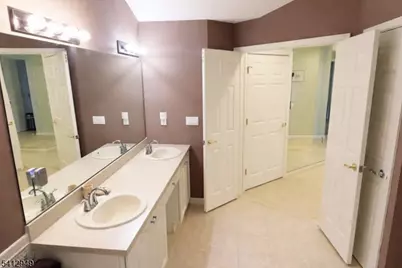 317 Kensington Ln, Livingston Twp., NJ 07039 - Photo 14