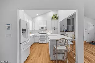 31 Ridge Ct, Cedar Grove, NJ 07009 - Photo 8