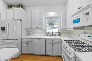 31 Ridge Ct, Cedar Grove, NJ 07009 - Photo 6