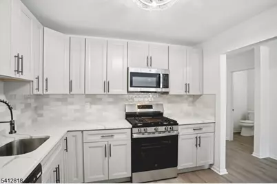 9 Maple Ln, Mount Arlington, NJ 07856 - Photo 4