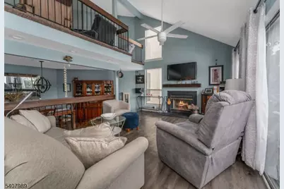 275 Crabtree Ct, Bernards Township, NJ 07920 - Photo 2