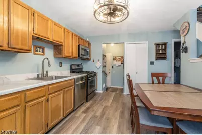 275 Crabtree Ct, Bernards Township, NJ 07920 - Photo 4