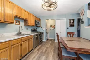 275 Crabtree Ct, Bernards Township, NJ 07920 - Photo 4