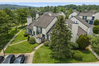 275 Crabtree Ct, Bernards Township, NJ 07920 - Photo 2