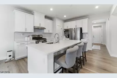 22 Oakwood Blvd, Union Township, NJ 08827 - Photo 6