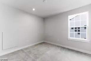 22 Oakwood Blvd, Union Township, NJ 08827 - Photo 14