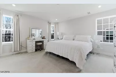 22 Oakwood Blvd, Union Township, NJ 08827 - Photo 18