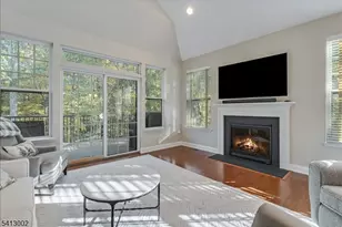 27 Bellflower Ct, Allamuchy Township, NJ 07882 - Photo 4