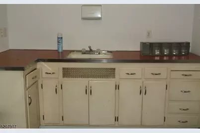 179 Illinois Ave, Paterson, NJ 07503 - Photo 6