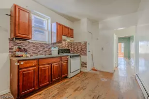 529 E Jersey St, Elizabeth, NJ 07206 - Photo 2