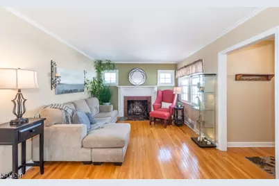 49 Locust Dr, Kenilworth, NJ 07033 - Photo 4