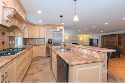 5 Pin Oak Rd, West Caldwell, NJ 07006 - Photo 10