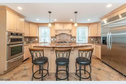 5 Pin Oak Rd, West Caldwell, NJ 07006 - Photo 8