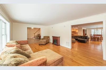 5 Pin Oak Rd, West Caldwell, NJ 07006 - Photo 12