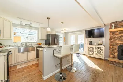 46 Vail Dr, Hampton Township, NJ 07860 - Photo 8