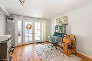 46 Vail Dr, Hampton Township, NJ 07860 - Photo 2