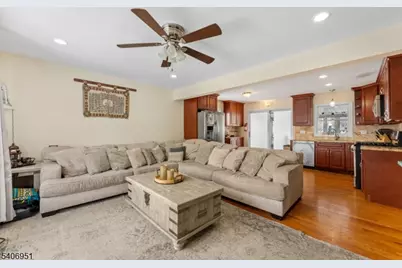 186 10th Ave, Hawthorne, NJ 07506 - Photo 4