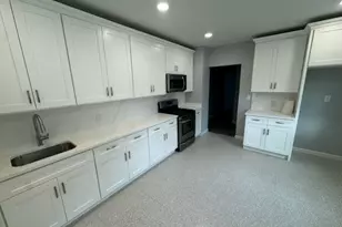 812 Bayway Ave, Elizabeth, NJ 07202 - Photo 1