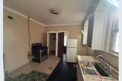 304 S Burnett St, East Orange, NJ 07018 - Photo 8