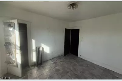 304 S Burnett St, East Orange, NJ 07018 - Photo 16