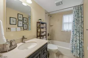 27 Maplewood Dr, Parsippany, NJ 07054 - Photo 18