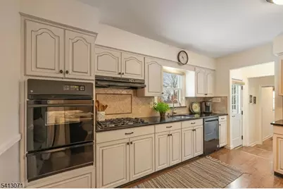 27 Maplewood Dr, Parsippany, NJ 07054 - Photo 12