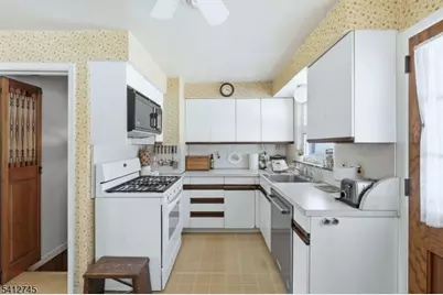 47 Clinton Ave, New Providence, NJ 07974 - Photo 14