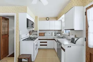 47 Clinton Ave, New Providence, NJ 07974 - Photo 14