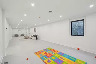 39 Billingsley Dr, Livingston, NJ 07039 - Photo 24