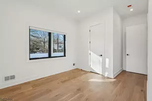 39 Billingsley Dr, Livingston, NJ 07039 - Photo 18