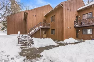 2 Squaw Valley Ct, Vernon Twp., NJ 07462 - Photo 2