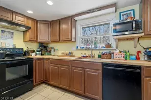 407 Diggles Pl, Vernon, NJ 07422 - Photo 10