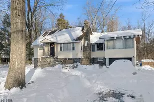 407 Diggles Pl, Vernon, NJ 07422 - Photo 1