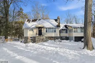 407 Diggles Pl, Vernon, NJ 07422 - Photo 2