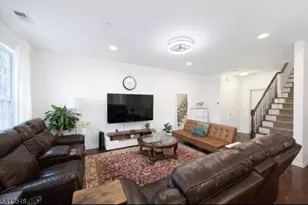 8 Swing Bridge Ln, South Bound Brook Boro, NJ 08880 - Photo 2