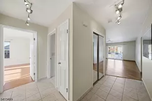 8 Jennifer Dr, East Hanover Township, NJ 07936 - Photo 4