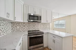 209 Green Hollow Dr, Woodbridge Township, NJ 08830 - Photo 6