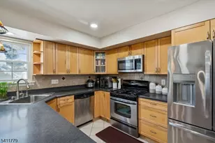 371 Hawkshead Way, Franklin Township, NJ 08873 - Photo 10