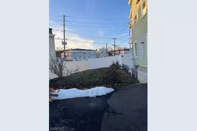 8 Zabriskie St, Haledon, NJ 07508 - Photo 28