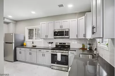 27 Stone St, North Plainfield, NJ 07060 - Photo 4