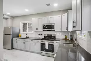 27 Stone St, North Plainfield, NJ 07060 - Photo 4