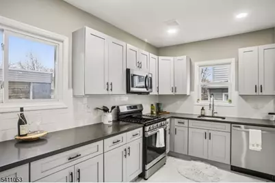 27 Stone St, North Plainfield, NJ 07060 - Photo 6