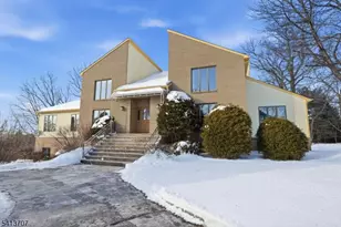 32 Sylvan Dr, Montville Township, NJ 07058 - Photo 2