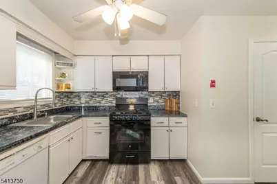 17 Village Dr, Hamburg, NJ 07419 - Photo 12