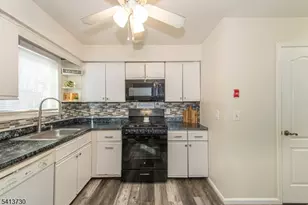 17 Village Dr, Hamburg, NJ 07419 - Photo 12