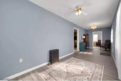 410 Horseneck Rd, Fairfield, NJ 07004 - Photo 22