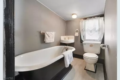 410 Horseneck Rd, Fairfield, NJ 07004 - Photo 36