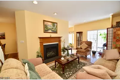 263 Ridge Dr, Pompton Lakes, NJ 07442 - Photo 2